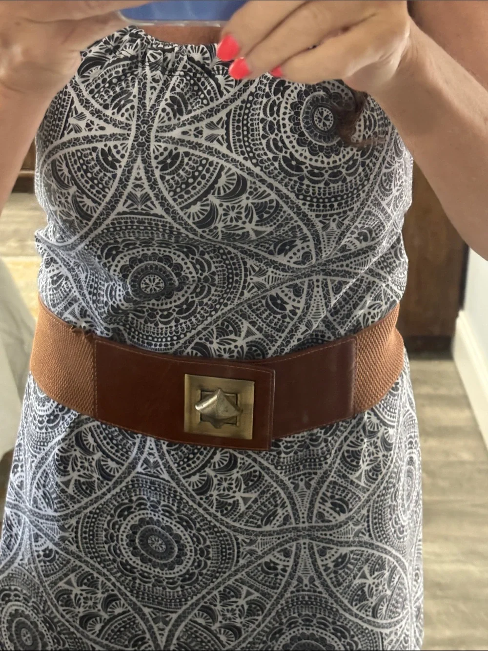 Tan Elastic Waist Belt with Gold-Tone Decorative Buckle